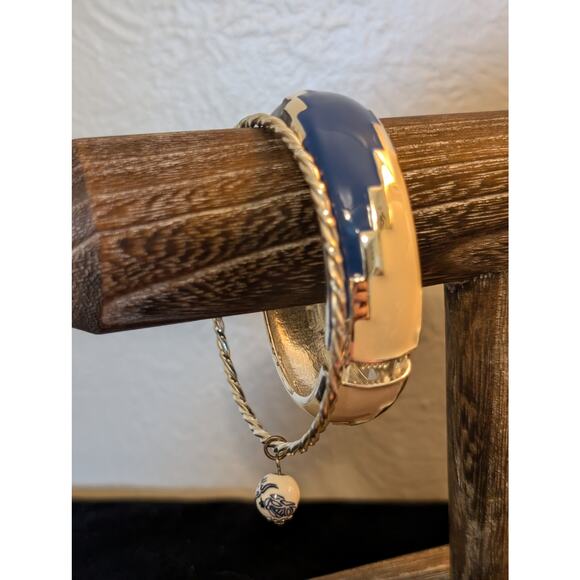 Two Bangle Lot Blue Cream Black Enamel Clamper & Twisted Bangle W/ Charm - Picture 1 of 8
